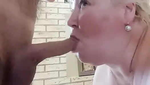 Kayınvalidenin ateşli ağzı yarağımı emiyor ve taşaklarına yutuyor