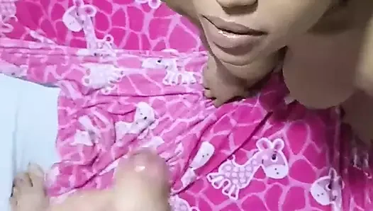 New York, Amerika Birleşik Devletleri'nden büyük sarkık memeli 18 yaşındaki esmer, üvey kardeşinin büyük aletini sikiyor