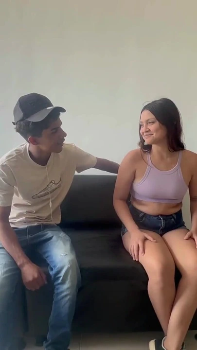 Daireme giderken parkta güzel bir kadın buluyorum ona daireme gitmesini ve film izlemesini söylüyorum ve... | Klip 1