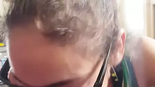 Hala daha sevimli inek kız kafa veriyor