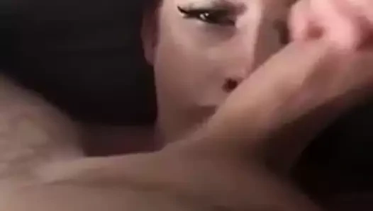 Sabah derin bir boğaz ve dolu gözlerle uyanmak