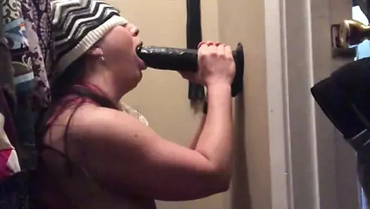 Efendim beni dolaba oturtup bbc'yi ceza olarak emmemi sağlıyor