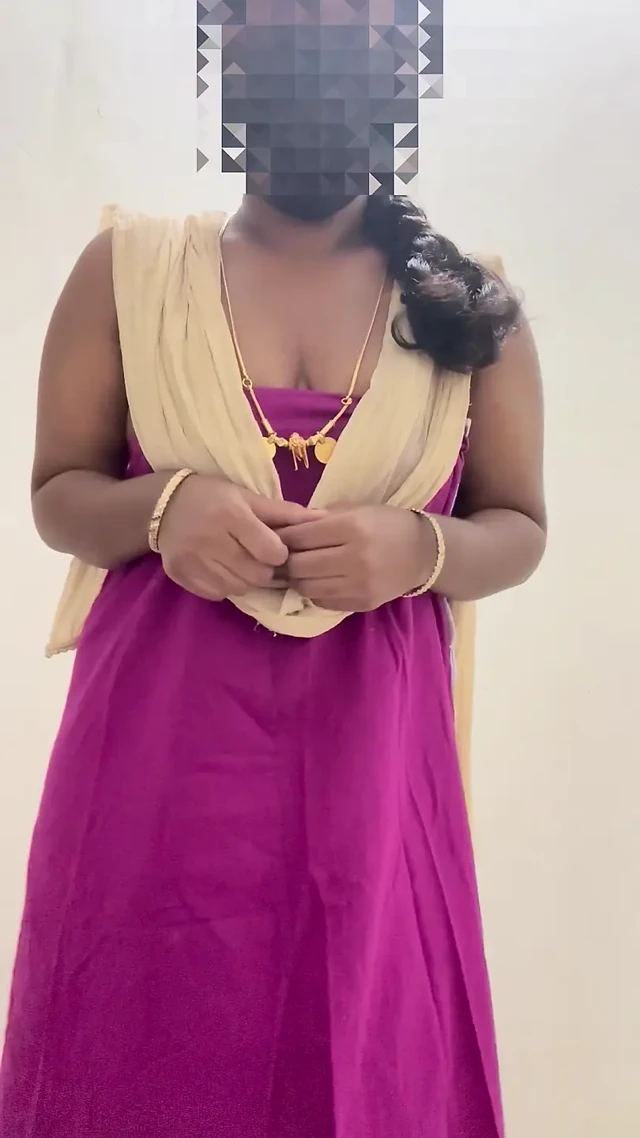 Seksi Tamil öğretmen sınıf alıyor