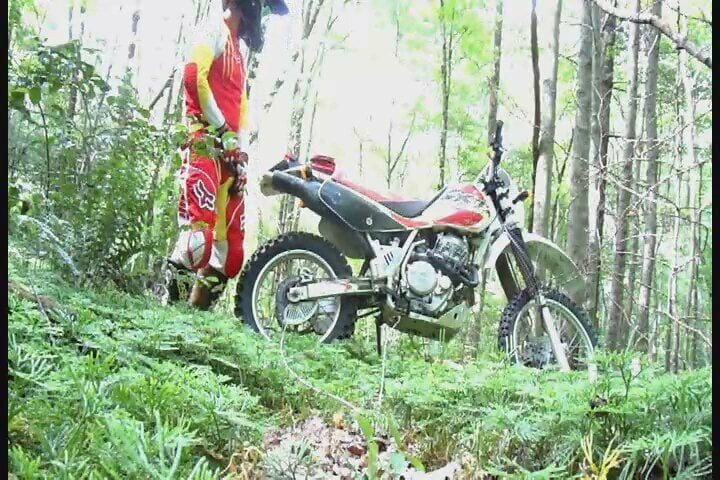 Kuzey gürcistan'da honda xr 600r üzerinde kriko ve cum