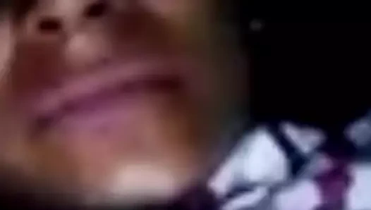 Hintli yerel köylü genç kız açık havada xxx video, Hintli güzel köylü kız açık havada seks videosu