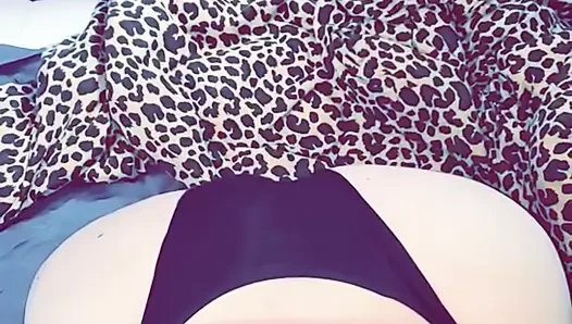 Büyük göt sakso çekmeyi seviyor