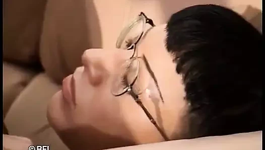 Gözlüklü sürtükler 2