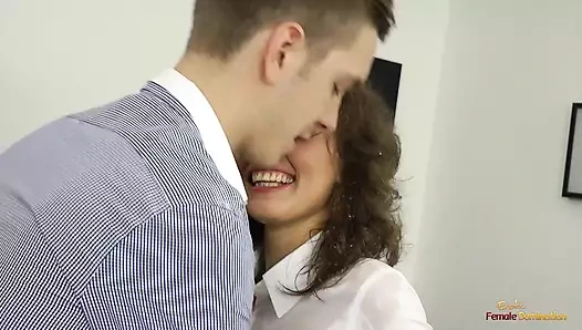 Üç iş arkadaşı birbirine işiyor ve lanet