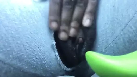 Büyük bir klitorisi var - onun da tuzlu olduğuna inanıyoruz