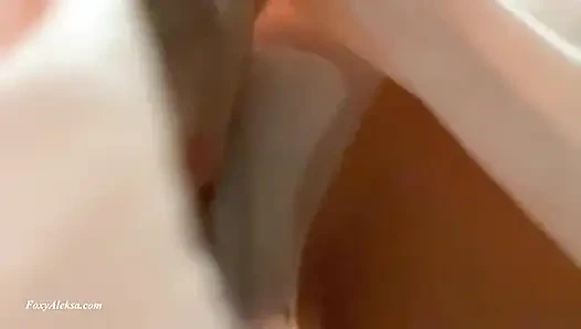 Omg!!! Onun yarağı götüme boşalıyor! Bunu bana metroda yaptı!