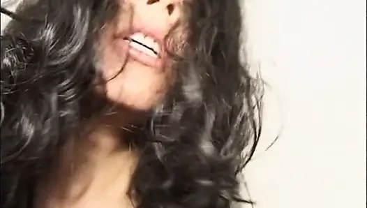 Kıllı çift masada sikişiyor