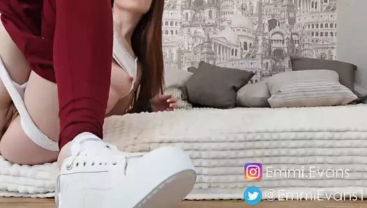 Tutkulu mastürbasyon ile onu külot aşağı