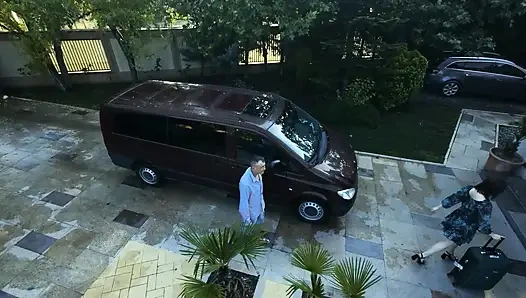 Sarışın Bomba Amcığı Sikiyor Ve Yarağı Çılgınca Gırtlağına Kadar Alıyor