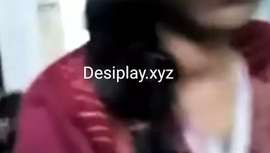 Natasha büyük göğüslerini ve amını gösteriyor – hintli kız