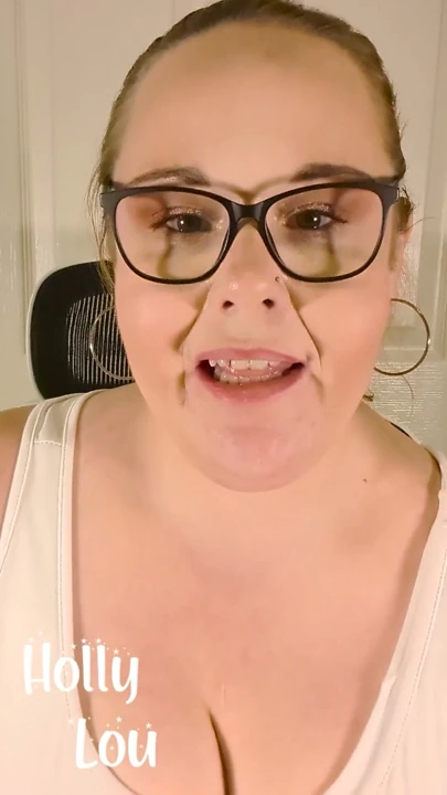 Porno izlerken yakalandı ve yaramaz pompalama ve emme ile teşvik edildi | Klip 2