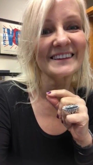 Ofiste sürtük olan fahişe yaşlı milf adını verin