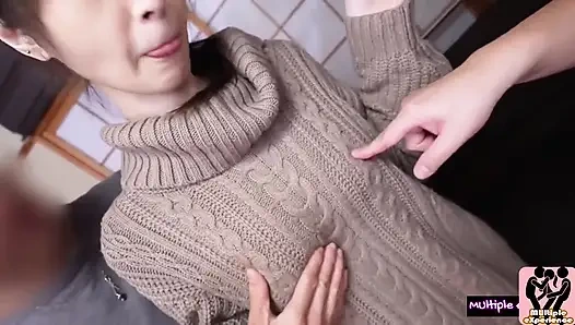 Banyo temizlik ev hanımı evde sürpriz bir ziyaret alıyor. Kaslı adam katılıyor, vahşi 3p kontrolden çıkıyor!