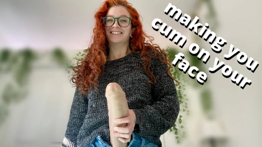 Futa hottie büyük bir horoz ile sizi şaşırtıyor ve sizi kendi yüzünüze sabitliyor - veggiebabyy birçok videonun tam videosu