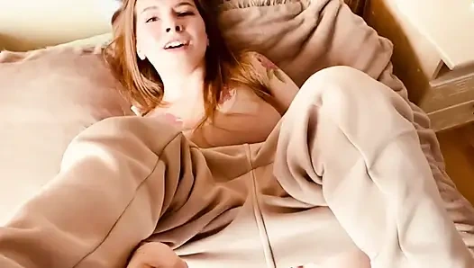 18 yaşında bu tatlı kız artık bakire değil