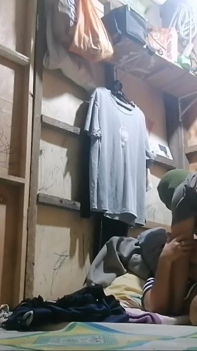 Seksi Filipinli karı, üvey kardeşi tarafından kamerada sikilirken yakalandı | Klip 3