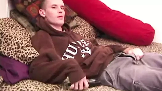 Logan sert etini dövüyor