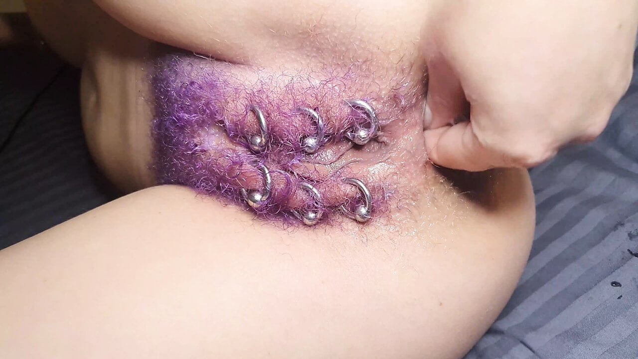 Mor renkli kıllı deldi kedi anal fisting fışkırtma olsun