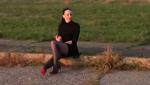 Vanessa dışarı çıkıyor