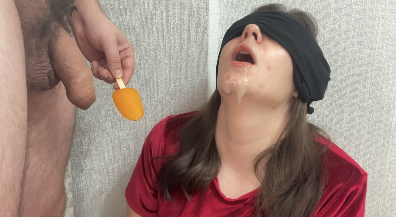 Dondurmayla oynayan üvey anne boğazına çok döl alıyor