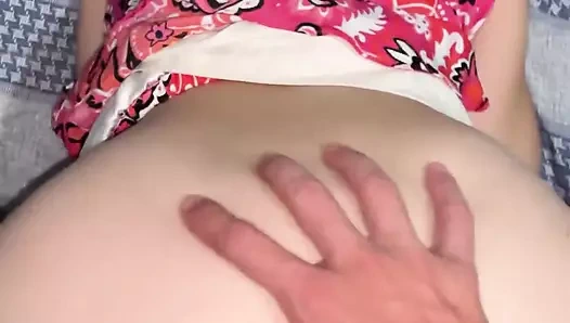 Mastürbasyon yaptıktan ve Wellington Prado'ya sakso çektikten sonra beni dört ayak üzerinde iyi sikiyor