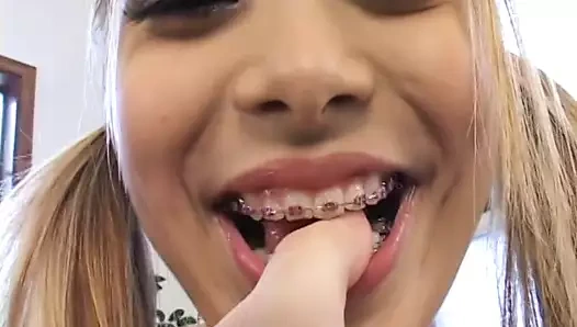 Sevimli Asya bebek berbat bu büyük horoz