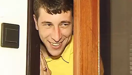 Alman sürtüğün götü sert üçlü grup sekste mahvoluyor