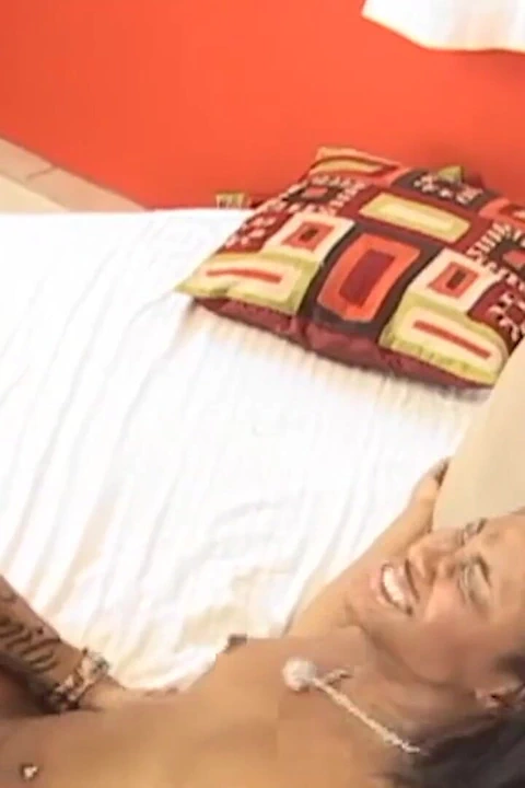 Muhteşem kaplan gözü Kianna Jayde yüksek topuklu ayakkabılarıyla tutuluyor ve araba gibi yönlendiriliyor