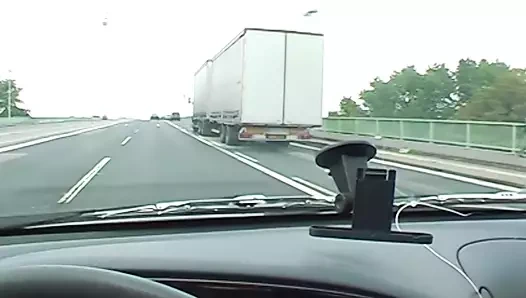 Süper sıcak sarışın Alman sürtük parmak ona kedi içinde the araba