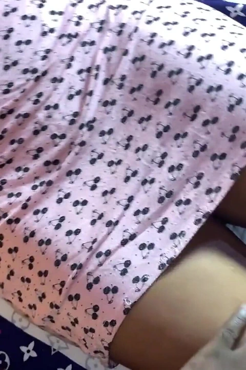 Yeni arkadaşım beni ziyaret ediyor ve yarağıma karşı koyamadı