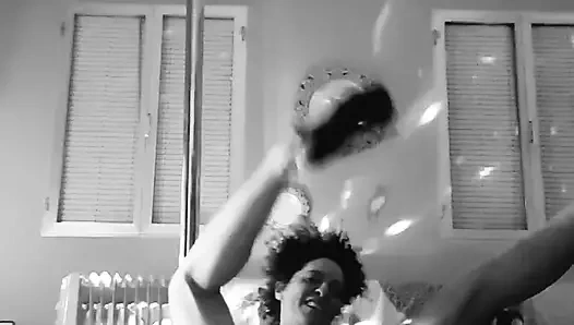 Siyah beyaz striptiz