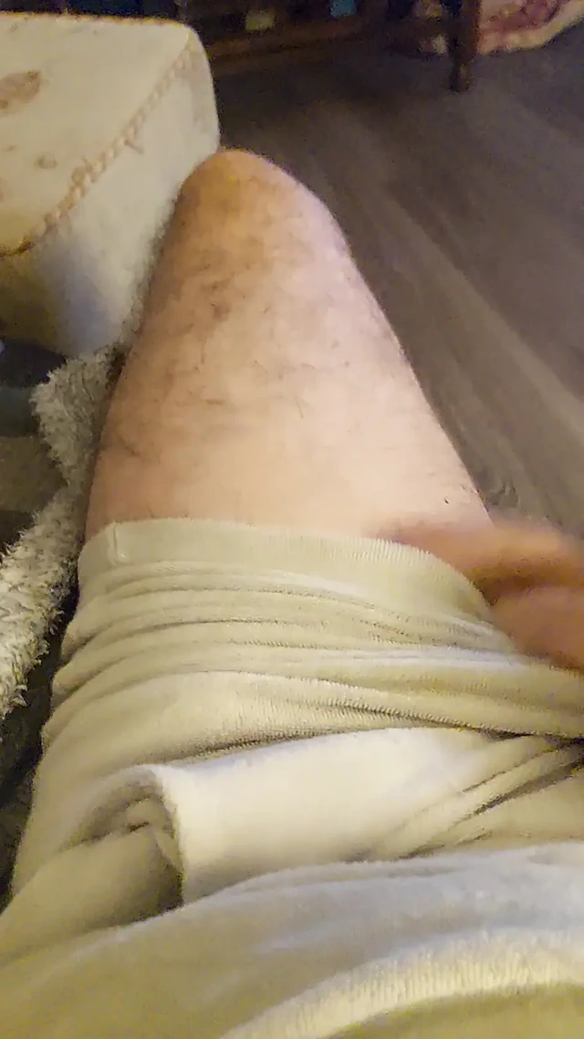 Tek başına büyük yarak mastürbasyonu