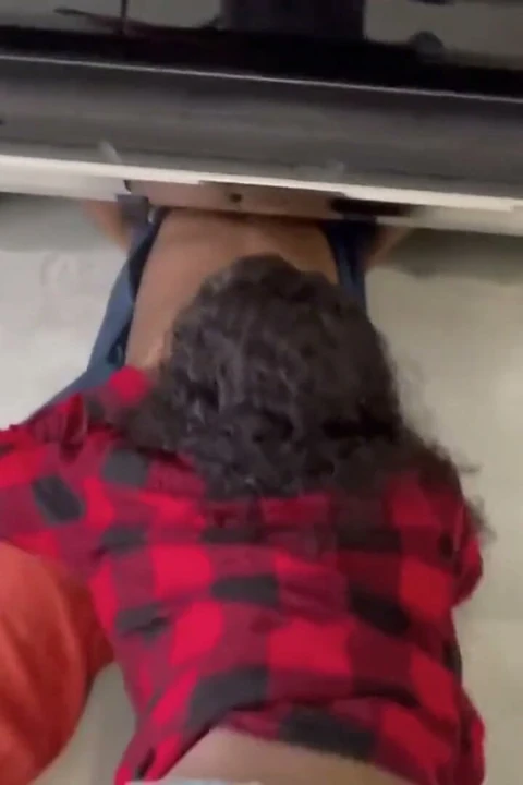 Zenci thot yağ değişimi için tamirciyi sikiyor
