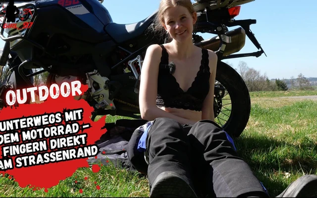 Çifte Orgazma Kadar Bir Motorcu Turunda Parmaklandı!