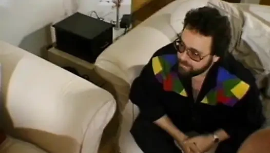Kocası karısının yabancı tarafından sikilmesini izliyor