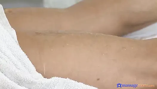 Masaj odaları - azgın masöz amını büyük bir yarakla dolduruyor