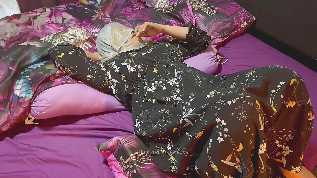 Güzel desi orta yaşlı seksi kadının amcık yemesi - tesettürlü evli kadın zevkle yüksek sesle inliyor - sulu kıllı amcık