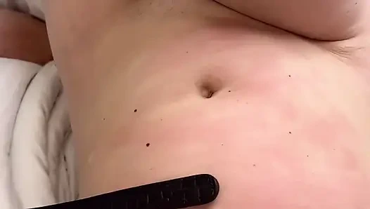 Göbek şaplak atma, yüze ve memelere tokat atma