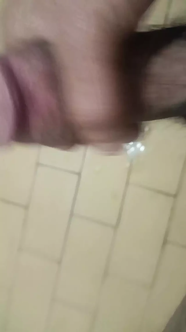 Mastürbasyon yapmak ve süt sağmak için penisin evde okşanması