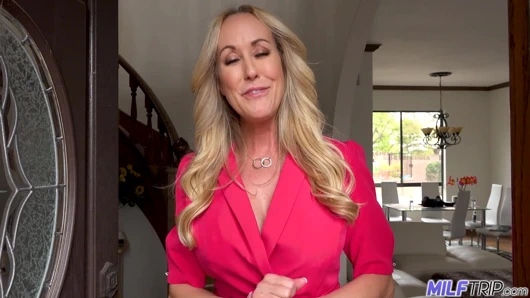 Orta yaşlı seksi kadın Brandi Love röportajdan sonra dölleniyor