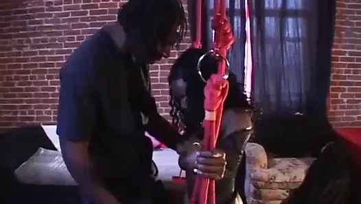 Çok seksi büyük memeli zenci kız amcık yalıyor büyük siyah yarak emiyor... ağzına boşalma