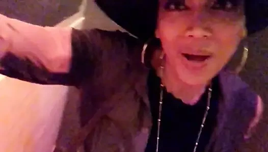 tgirl ayakta işemek