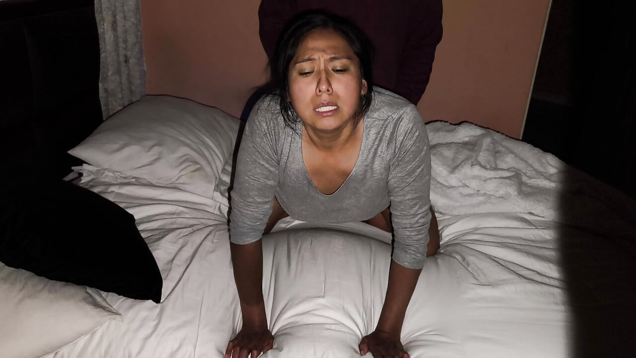 Please I don't want to anymore! The wife of the neighbor who ran away from home begs me