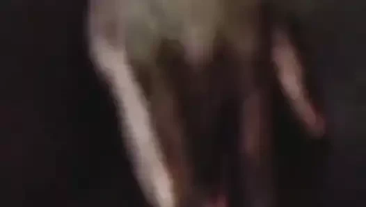 Siyah yaşlı üvey anne görüntülü görüşmede mastürbasyon yapmanın tadını çıkarıyor