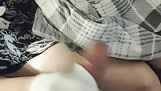 Ateşli beyaz nike ayak bileği çoraplı mastürbasyon çoraplı ve koyu mor çoraplı ayakla muamele