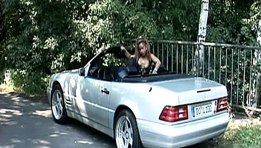 Büyük götlü esmer Brezilyalı orta yaşlı seksi kadın amatörde sikiliyor